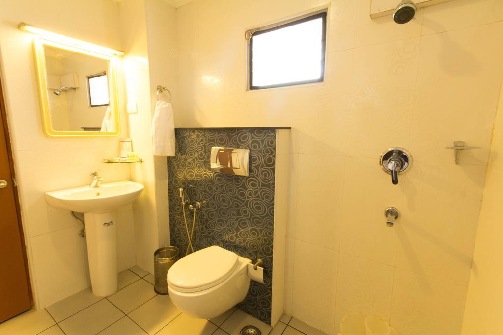 Hotel Aiswarya Kochi Pokoj fotografie